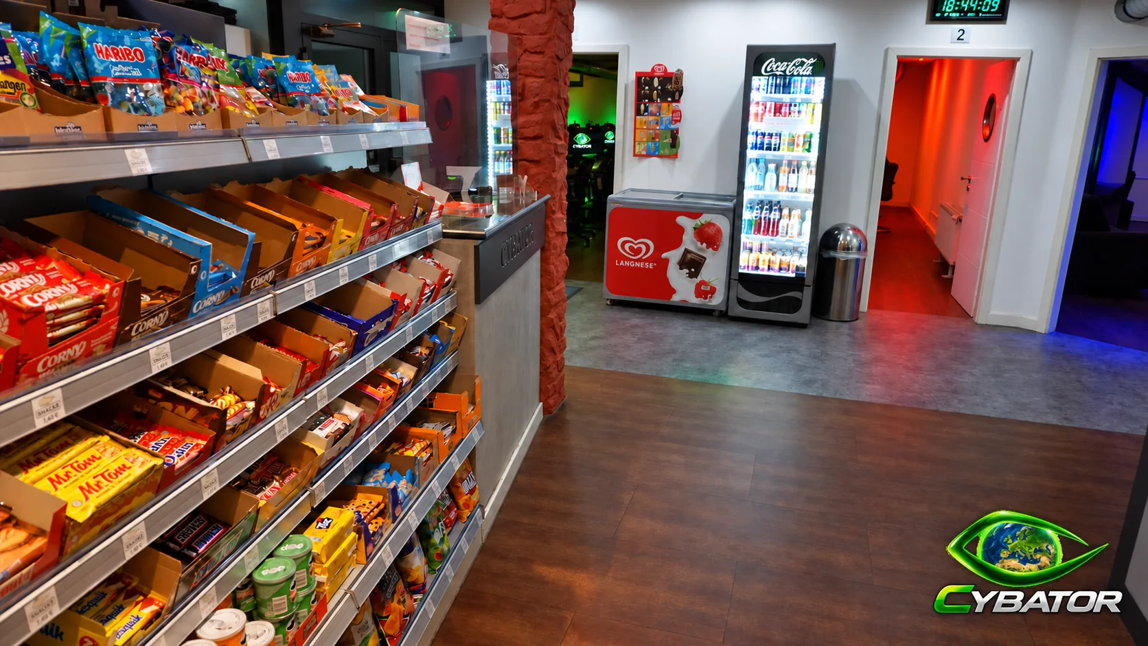 Snacks, drinks and gaming rooms – Cybator