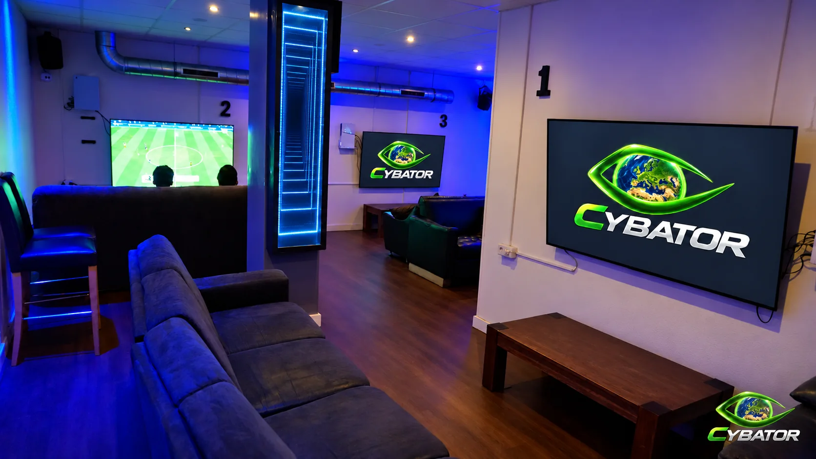 Console lounge with sofas and large screens – Cybator